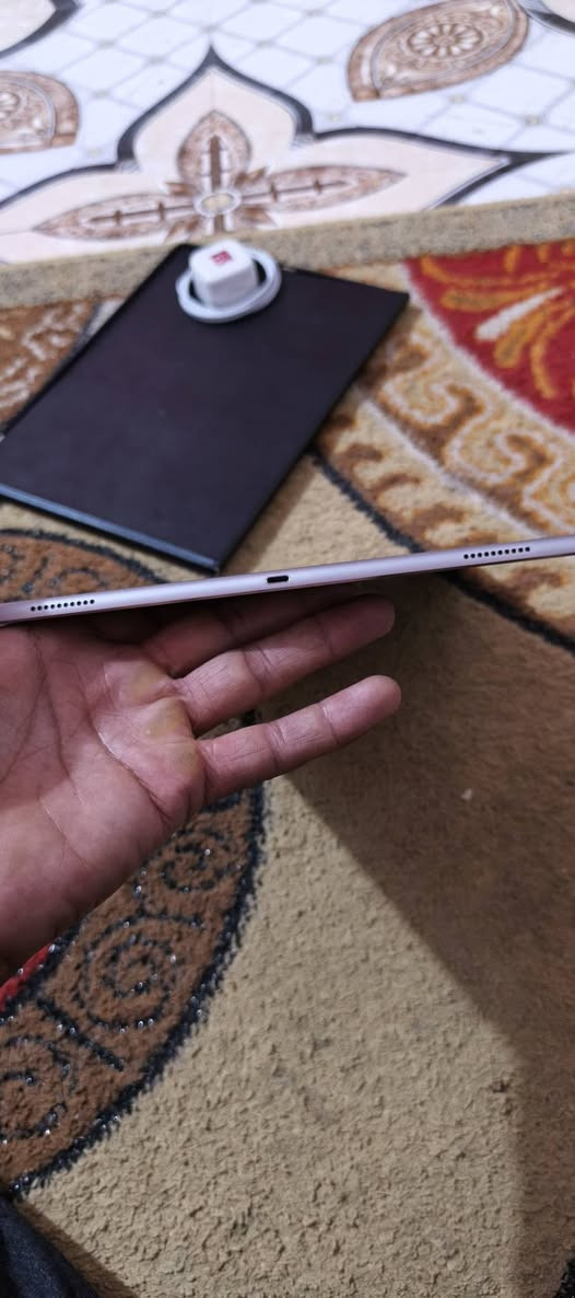 ايباد برو 12.9 • ٢٥٦ • بطارية ٨٩%