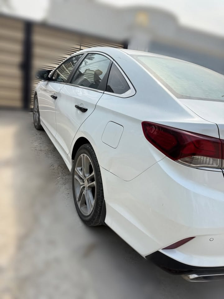 مرحبا.

-سوناتا 2019 ابيض

-خليجي

-رقم بغداد الجديد

-محرك 2400 دوش

-ماشيه 130 الف

-حساسات خلفيه بلادي

-كشافات اماميه لد ابيض

-تحكم كشن السايق كهرباء 3 حركات

-تحكمات ستيرن

-كامره خلفيه

-شاشه صغيره

-داش كام بالمرايه

-3 انظمة قيادة (اقتصادي ، اعتيادي ، سبورت)

-شفتات سرعه بالستيرن

-قطعتين تبريد

-بدون فتحه

السياره مكفوله كفاله عامه بدون صبغ بدون تبديل ماعدا رصعه بسيطه بالجاملغ الخلفي مامسويها (موضحه بالصور) وشخط بسيط كلش 

كير ومكينه كفاله بوضع الشركه افولها كله محسن

السعر 168 بيها مجال بسيط

***********
