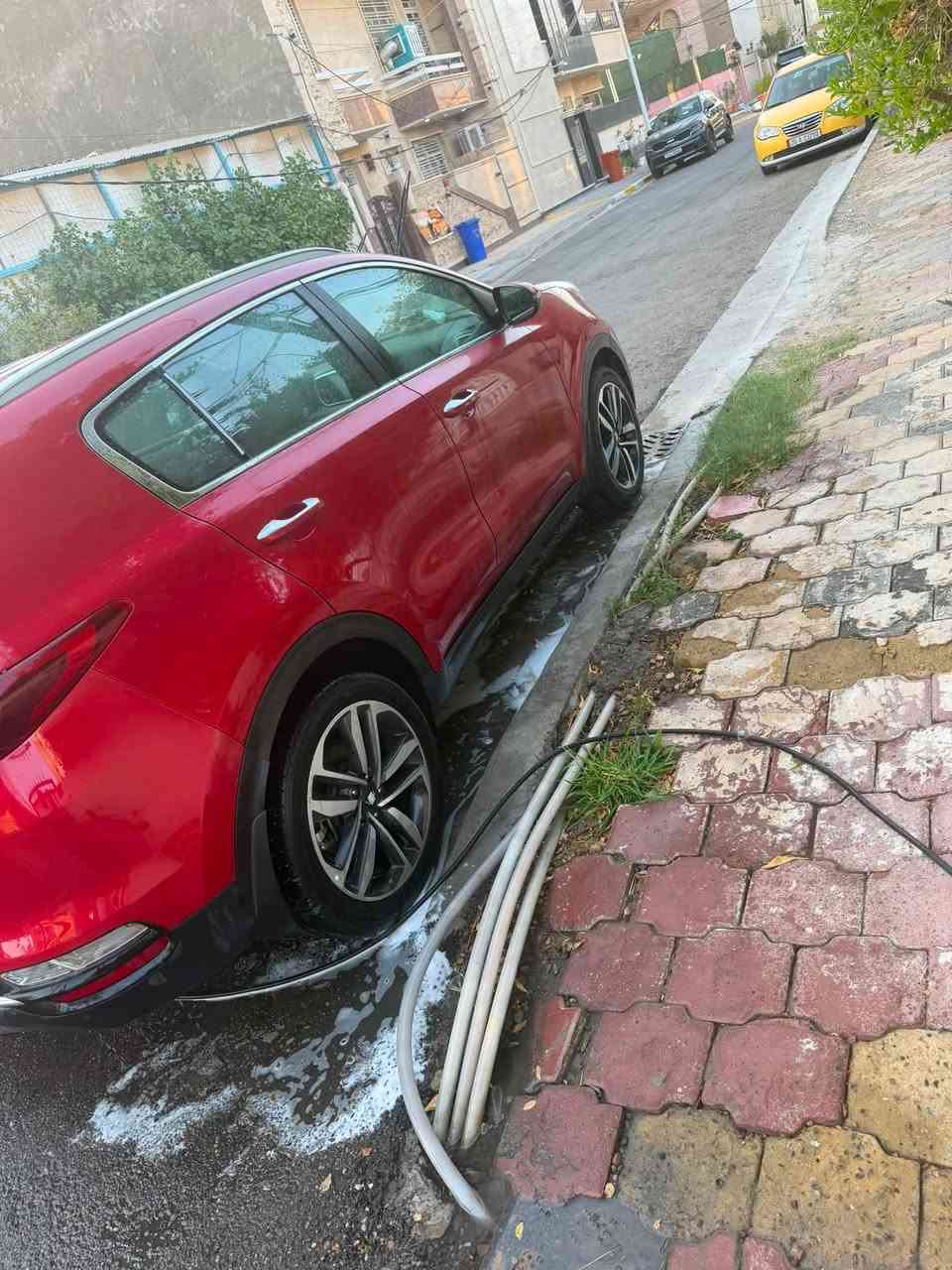 سلام عليكم عندي سبورتج خليجي موديل 21 
بيه بارد بنيد ووبل جنطه شي قليل وبينه بارد بين البابين مال صدر مكحله كارت سياره ماشيه 191 اريد مراوس بسبورتج خليجي موديل 24 او 25 مكان سياره بغداد رقم ***********
