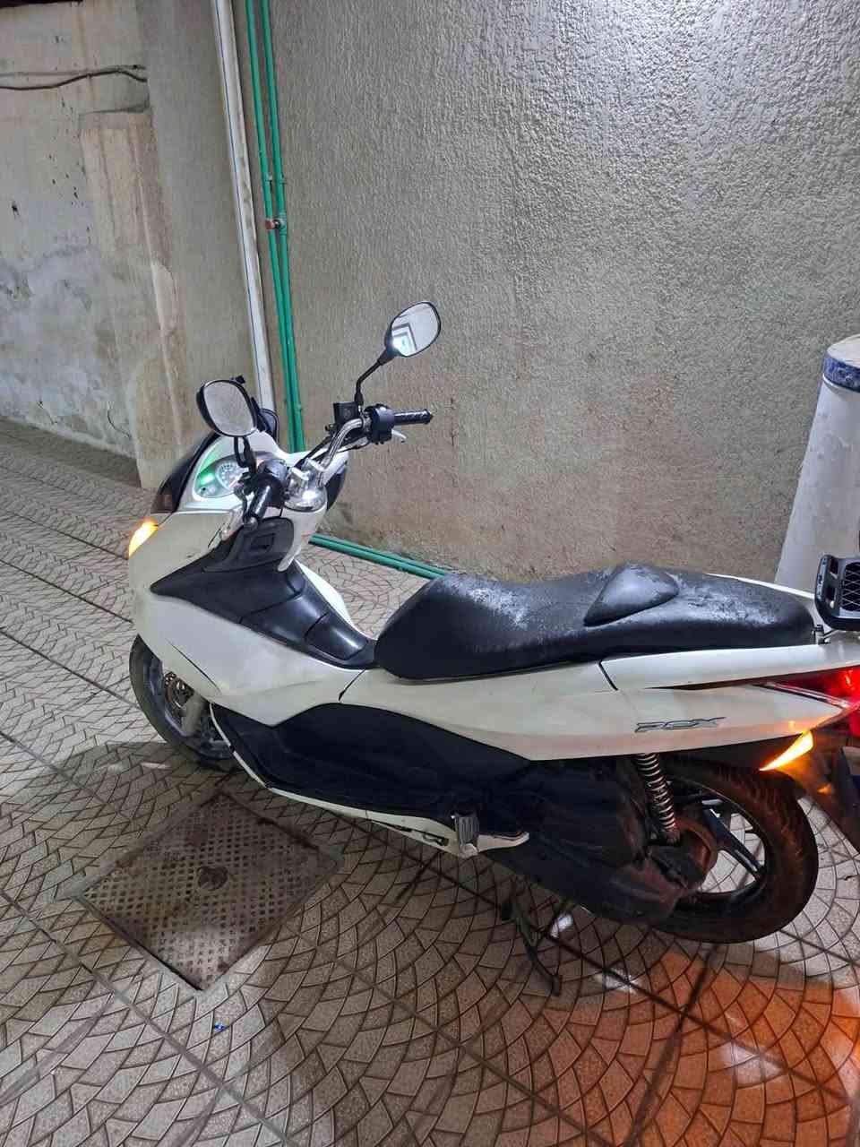 السلام عليكم دراجة pcx بيها فقط تبخير
السعر 750 العنوان بغداد الزعفرانية ***********واتساب
