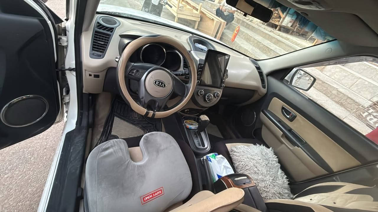 كيا سول  خليجي رقم سليمانيه قديم  
محرك 1600 
ويل كب 
شاشه تاب 
بيها طخات وضربات بسيطه تفحص وتشوف  السعر  90 ورقه بيها مجال   للاستفسار الاتصال على صاحب السياره   ***********
مكان السياره النجف النجف, العراق
