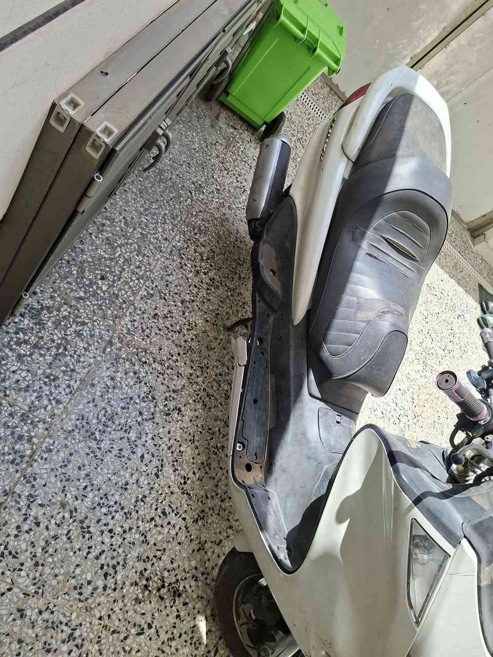 Yamaha ماجستا
مديل 2006 رمبه ووضع الوكاله ماشيه 19 الف فقط  كله بلاد ورمبه مو مال شارع . صوت المكينه مينسمع فقط كسر صغير جاملغ الأمامي 
العنوان بغداد الجديده ***********
