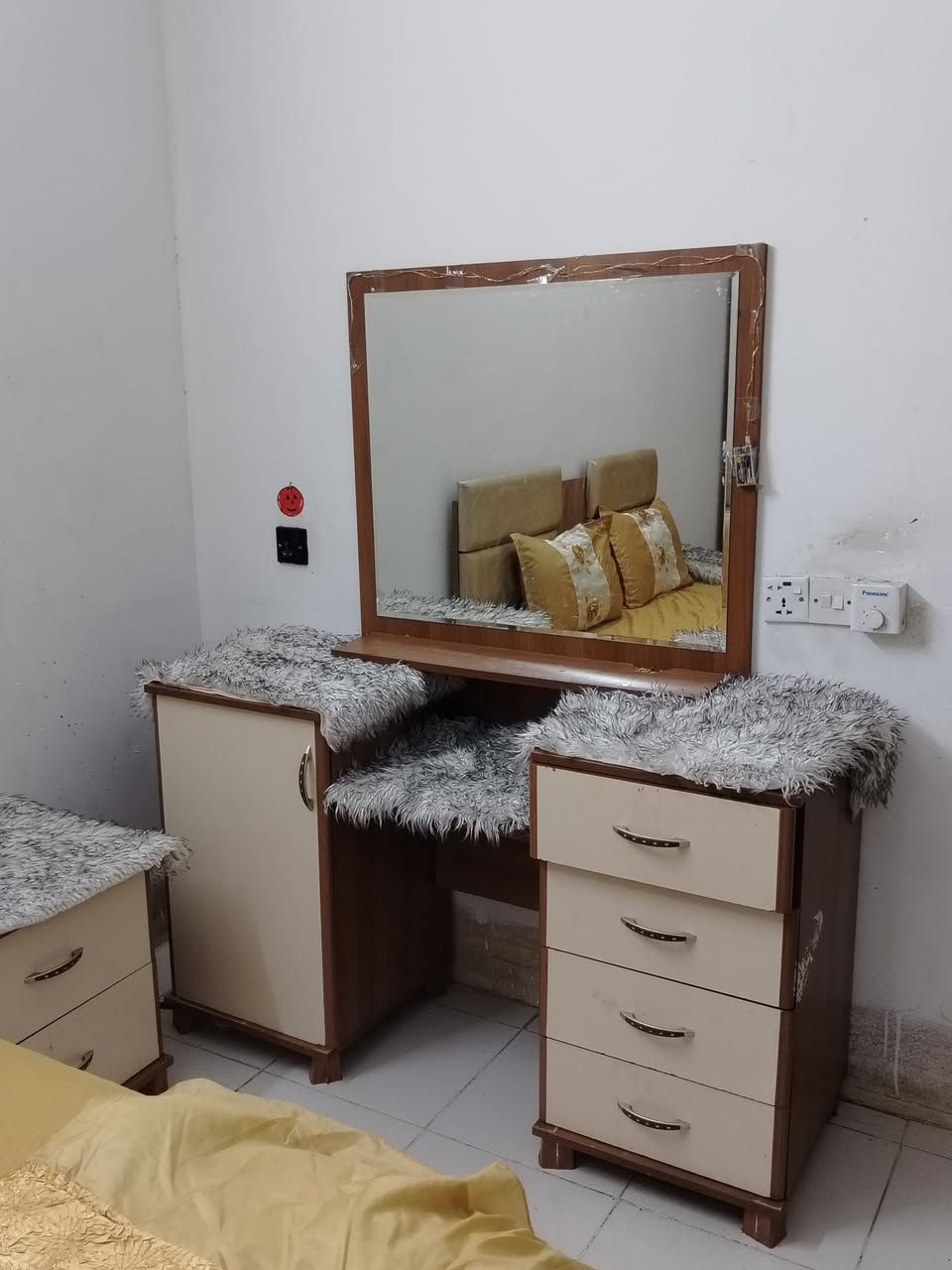 غرفة نوم • للبيع • قفل
