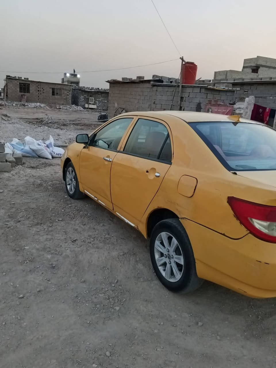 سلام عليكم بي وايدي موديل ٢٠١٣ سياره بأسمي مكينه مكفوله صدر خير من الله تخم تاير جديد سنويه ل ٢٨  شروع وطني شرط التحويل تبريد عاطل كهربائه كله شغاله العنوان بغداد ***********
