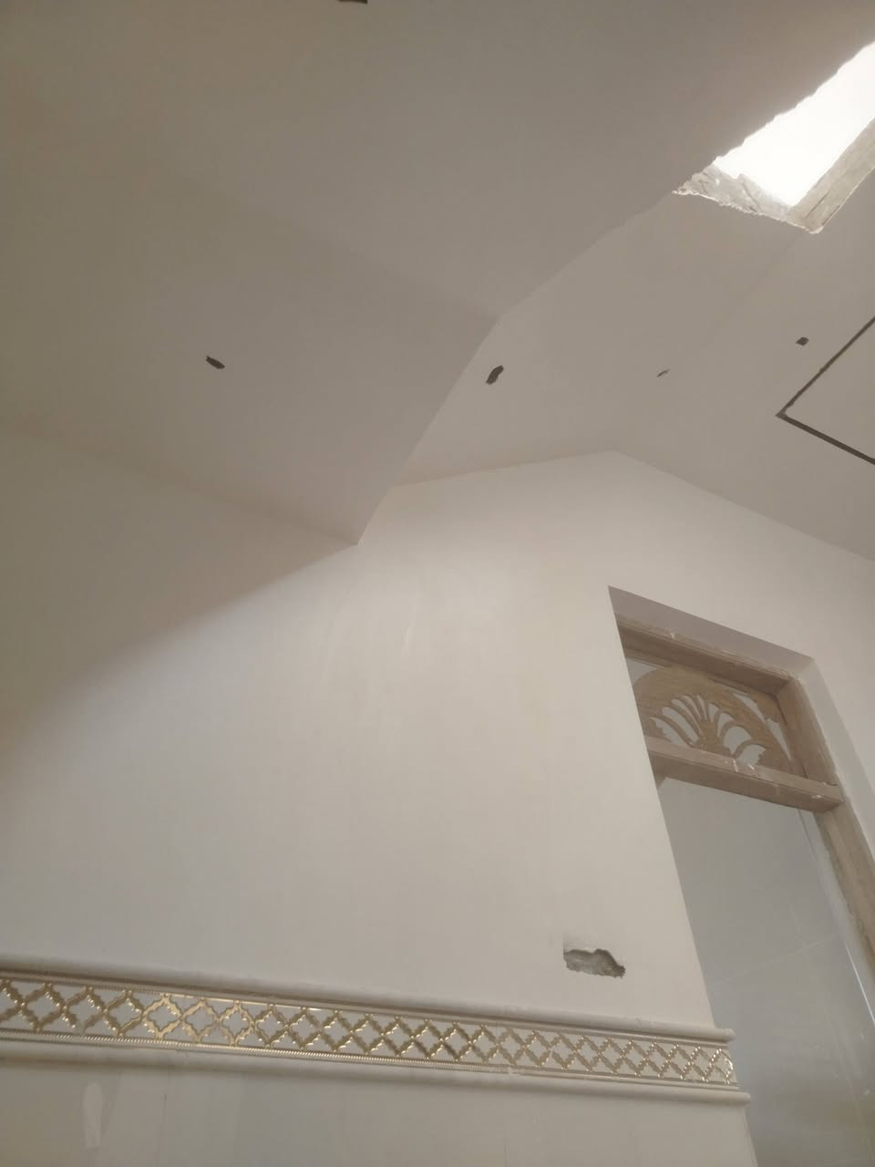 لبخ وبياض • جص ونثر • متفرغ حالين