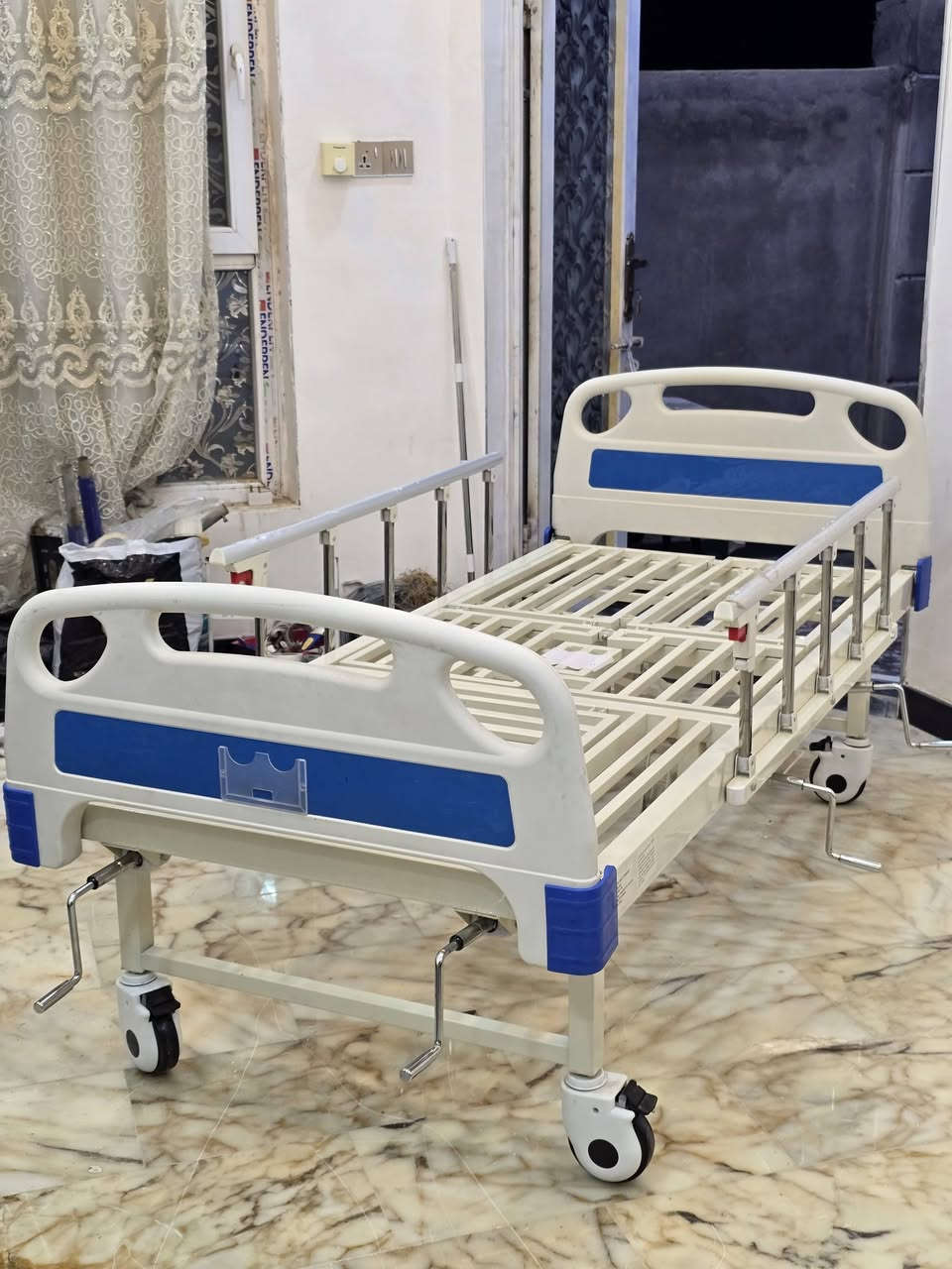 سرير طبي • ٥ حركات • فراش طبي