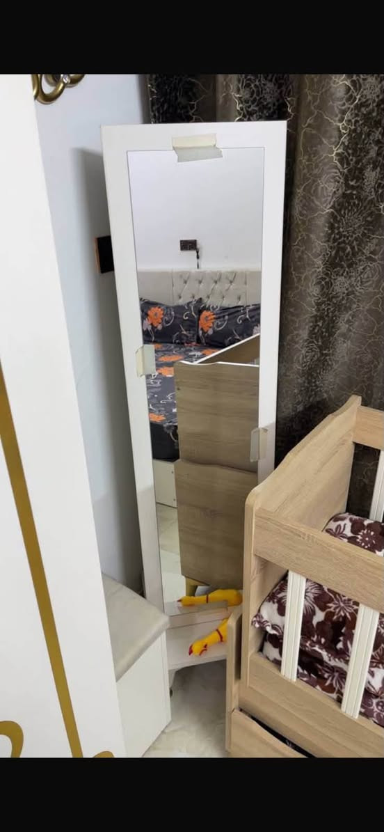 ***********للبيع ب550 وبيها مجال بشعب غرفه استعمال قليل
