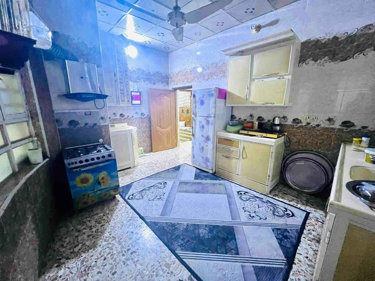 بيت للبيع يحتوي
غرفتين وصاله واستقبال ومطبخ وتخاريج خارجيه وداخليه
بناء درجه اولى صب كونكريت مساحه 100متر
موقع البيت حي السهيليه (الجماعه ) قرب مقر السرايا الجديد
قرب ع شارع العام 100 متر 
السعر 65 بي مجال قليل
الاستفسار مراسله الصفحه او الاتصال ع هذا الرقم 
*********** واتساب 

***********
