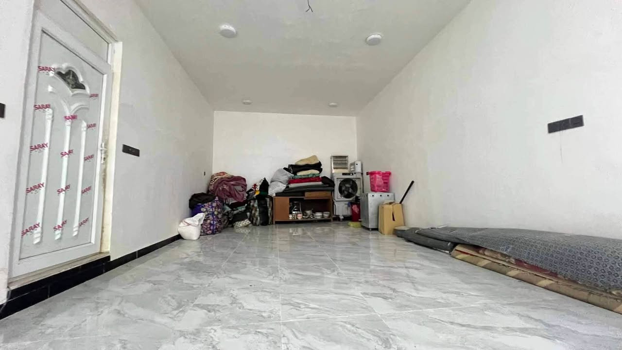 بيت للبيع في حي الثقافي المنطقة خلف مطعم حياوي 2   منطقة البو صالح وتكدر تجي من شارع المسبح الأولمبي نزلة السكة 
المساحة 200 متر مربع  طابو عثماني البيت كونكريت مسلح بناء حديث درجة أولى 
البيت يتكون من الطابق الأرضي غرفتين نوم مع صالة واسعة واستقبال ومطبخ وحمامات كما موضح بالصور 
الطابق الثاني يحتوي على صالة واسعه بطول 10 متر 
كل هذا وبسعر جدا مناسب 130مليون وبي مجال 

***********
