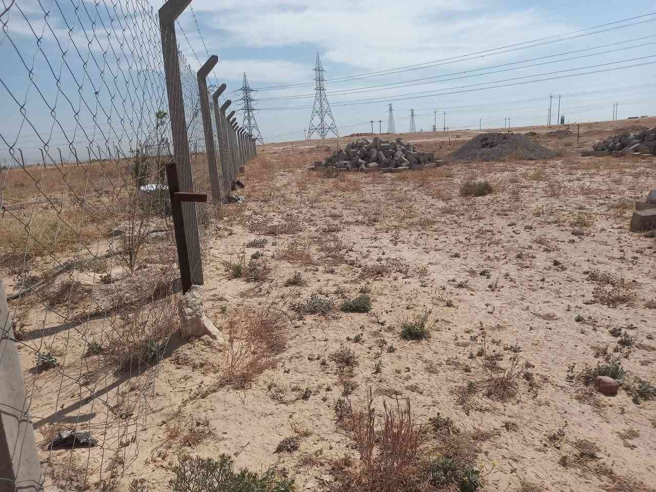 بسبب الوعود 
الأرض للبيع 
مساحه ١٤٦٥ متر مربع 
موقع الأرض السكنيه قريبه على مركز الشرطه 
الرقم *********** % ***********
