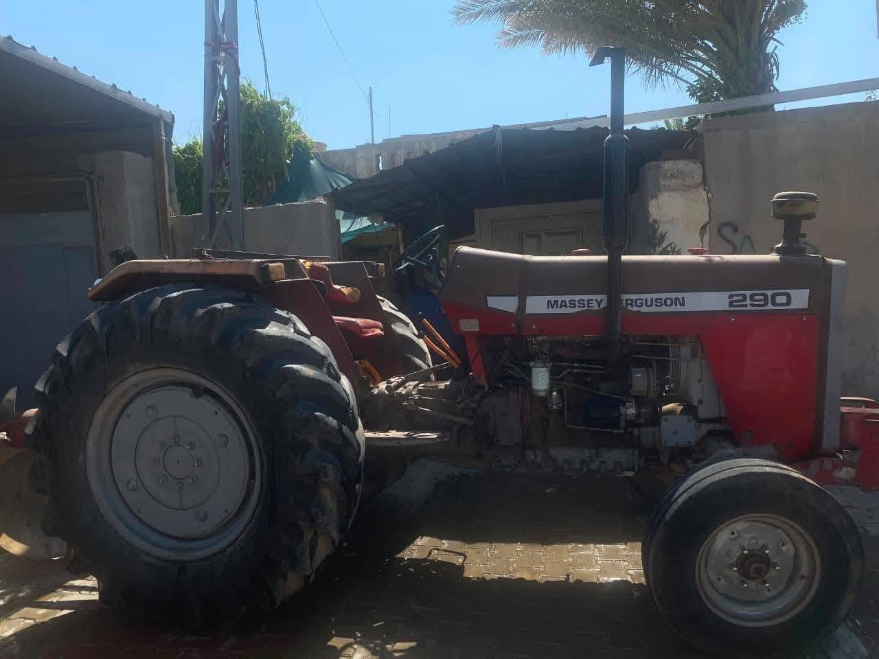 للبيع جرار زراعي Massey Ferguson 290
الماركة: ماسي فيرغسون (Massey Ferguson)
الموديل: 81 
المحرك: شرط لا صرف ولا بخار وتجفيد جديد
مناسب للحراثة والسحب وجميع الأعمال الزراعية. للاستفسار والمعاينة: التواصل على الخاص أو الاتصال على الرقم  الزين(***********
العنوان ناحية الرياض قرب الجامع الكبير
