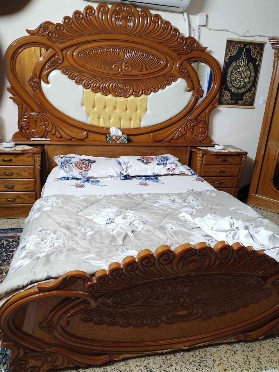 سلام عليكم غرفه اخشاب صاج للبيع جديده استعمال قليل مليون وبيه مجال العنوان بغداد ***********
