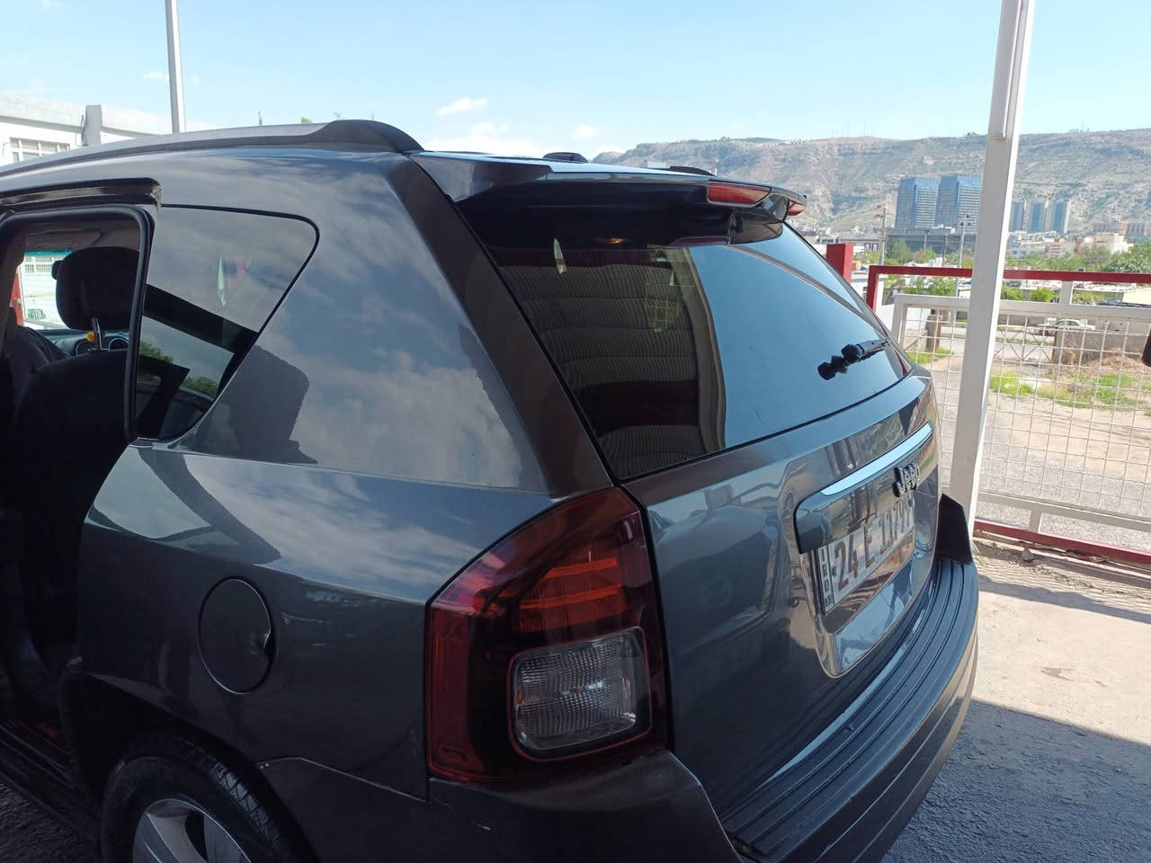 وارد اريكي 🚘 للبيع او مراوس جيب كومباس 2017 وارد أمريكي 🚘
سيارة نظيفة جداً، استخدام موظفة، رقم دهوك.
✅ موديل 2017
✅ محرك 2.5 لتر
✅ ماشى 60 ألف ميل (40 ألف بأمريكا و20 ألف بالعراق)
✅ مكينة وكير شرط بلاد
✅ تبريد ثلج
✅ مسجل شاشه
✅ تايرات نظيفة
✅ سنوية ورقم  الجديد
✅ تحويل وكالة حاضر
الملاحظات:
جاملغ خلف السايق.صبغ
صبغ بسيط بقبغ الصندوق.
البنيد صبغ أثر جراد.
💰 السعر: 125 ورقة قابل للتفاوض بالمعقول.
📞 للتواصل اتصال أو واتساب: ***********
