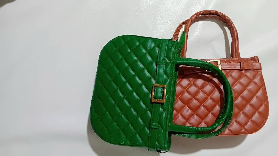 👜✨ أناقة تكمّل إطلالتك!
حقائب نسائية بتصاميم أنيقة وعصرية، تناسب كل ذوق وكل مناسبة 🤍
اختاري حقيبتك المفضلة وخلي تفاصيل إطلالتك تحكي عنكِ ✨
💫 موديلات مميزة
🎀 ألوان جذابة
👜 عملية وأنيقة
📩 للطلب والاستفسار راسلونه خاص او على الواتساب 
#حقائب_نسائية #شنط_نسائية #حقائب #شنط #اكسسوارات_نسائية #العراق
