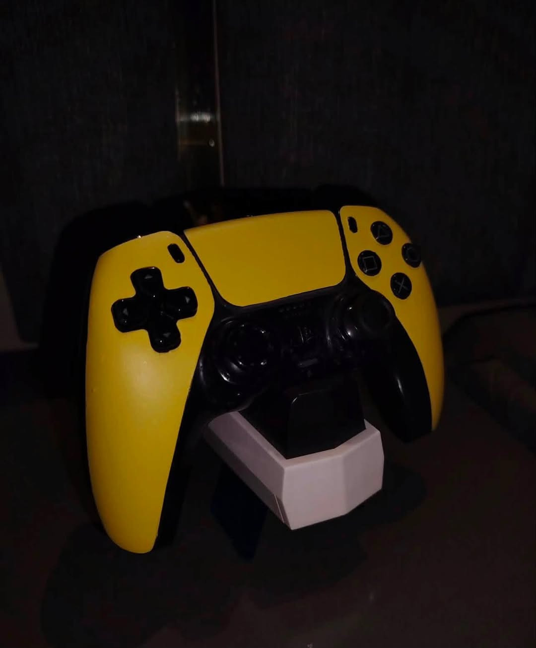 السلام عليكم 
شباب يتوفر تغليف ps5 جوستكات والجهاز كله من اغلفه ومن القطعه الي بالنص ابي تحمل ازرار التشغيل 
تغليف احترافي
 تريد احنه نغلف السعر ٢٥ هوة واجور التوصيل 
اتريد اندزلك التغليف وطريقه التغليف مرفقه فديو ١٥ الف يشمل ستيكر وجه واحد للبيستيشن وجوستك واحد 

تريد وجهين تغليف للجهاز مع جوستك عدد ٢ سعر ٢٠ الف 
ويصير بي اشكال مختلفه  راسلنه وندزلك التفاصيل اكثر 
***********
