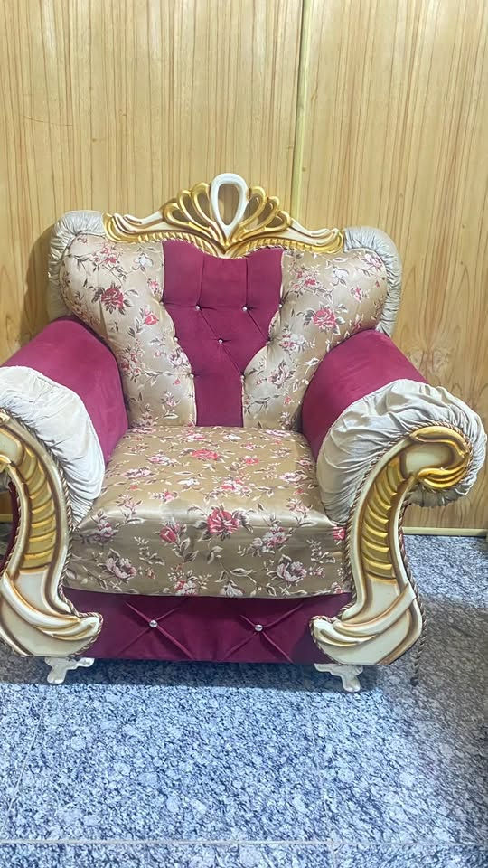تخم 10مقاعد نظيف اي ضرر ما بي البيع بسبب الانتقال مع ميز بلازمه مجاني بسعر175
‭***********‬
