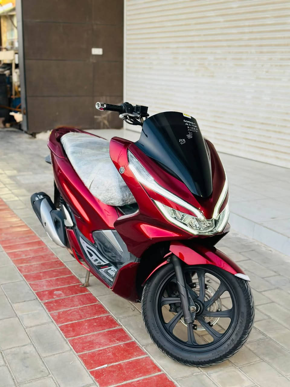 السلام عليكم 
Pcx
جيل ثالث ياباني✅
لون ماروني ♥️
ماشية 48🚶‍♂️
مكينة 150✅
مواصفات 
بصمة✅
حساس ازحام✅
دراجه ناعمة استخدام شخصي
سعرها 15$ وبيها مجال 
مكانها واسط العزيزية
‭***********‬
