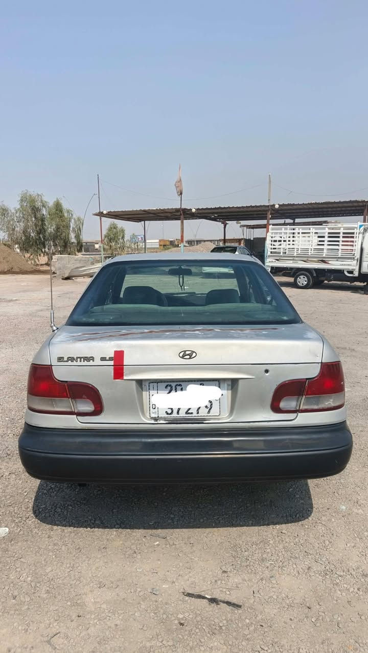 النترا موديل 93 سنويه لغايه 2031
رقم ديالى انكليزي 
محرك وكير خير من الله 
تبريد نقص غاز 
كهربائيات كلها شغاله ويل عادي 
سياره بلاديه ما مصبوغه تجي وتشوف بعينك كلها بلاديه مال جناي 
السعر 27 وبيها مجال 
المكان الخالص هبهب
***********

