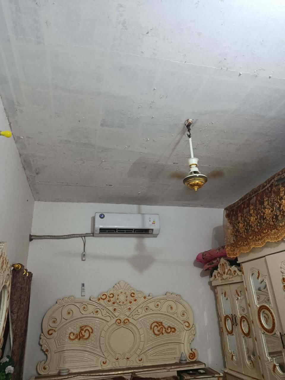 بيت للبيع بسعر 46 الحي العسكري خلف مدرسة نهاوند مساحة 100 متر طابو للأستفسار مراسلتنا أو الاتصال بنا 
***********
