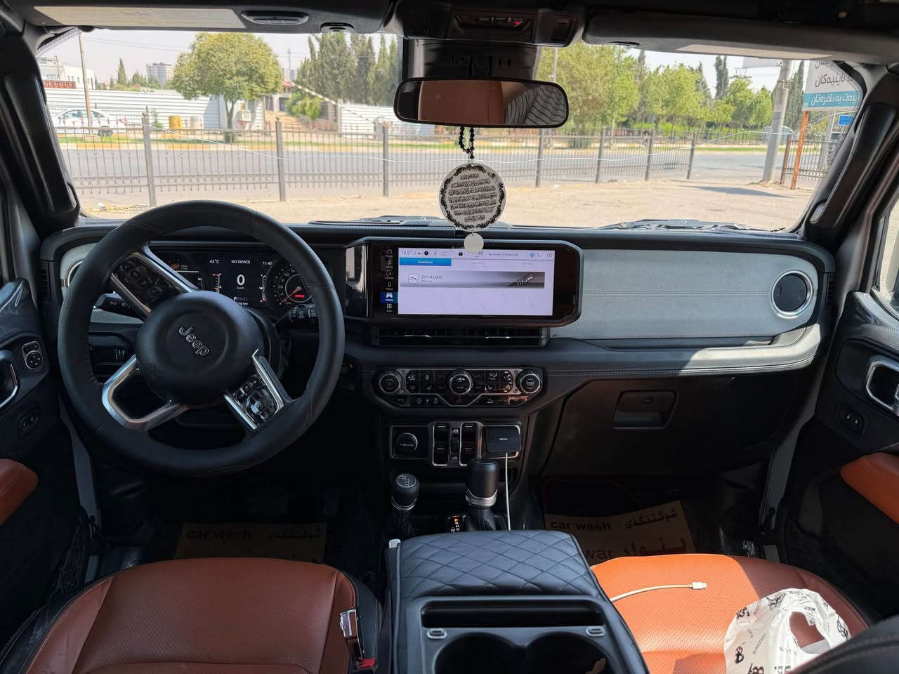 2024 JEEP WRANGLER, SAHARA
٢ پارجه و نيوى صبخه به بى ناو كرتن جاور تايى بيلادى ٤ پستنى توربويه  راداره شاشه گه وره شه خاله ناو قسيه له سه ر ده قى شه ريكه 
*********** 
هه ولير أربيل, العراق

