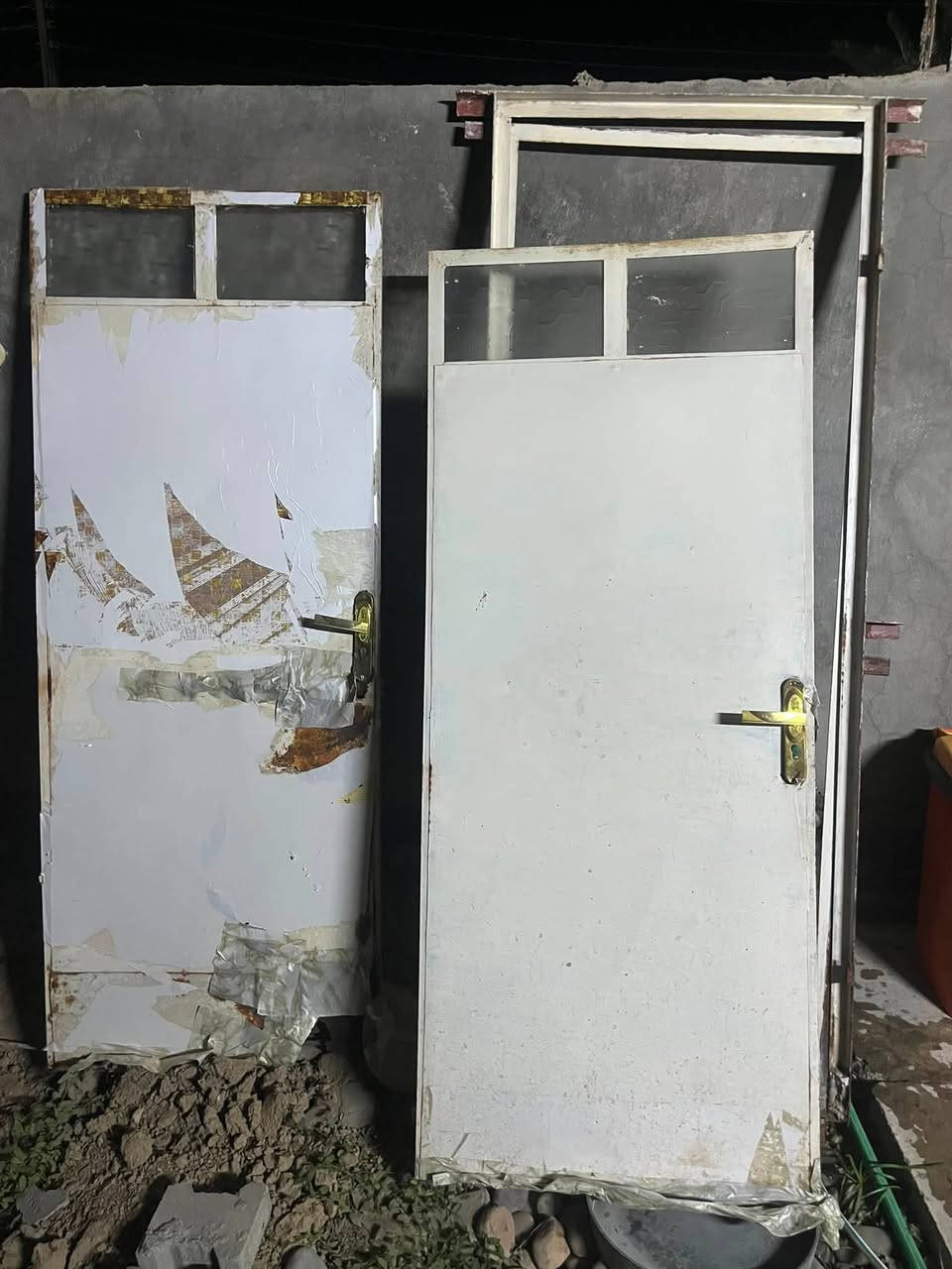 للبيع بيبان حديد عدد 2 +شبابيك صغار متر xمتر ونص عدد 2 +شبابيك كبار 2+ باب وشباك عدد 1 كلهن نضيفات رقمي ***********
مكان الطارميه
