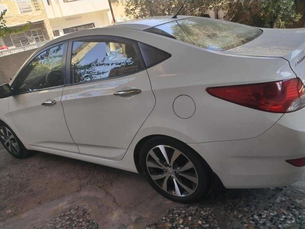 اكسنت 2015 خليجيه..
رقم بغداد باسمي..
السياره كفاله لا ضربه لا تبديل ولا تعديل للامانه صار بيه جوه الرقم الخلفي صبغ اثر شخط مال خباثه..شي قليل لان فقط بل السونر يبين
السياره كفاله من محرك كير تبريد برغي مفاتح بيه
ماشيه فوك ال100
اني جانيه قبل 4 سنوات وكلش نظيفه وجديده
جاهزه مخال بيه اي نقص
للبيع مكاني بغداد الكرخ حي الاعلام.. ***********..
