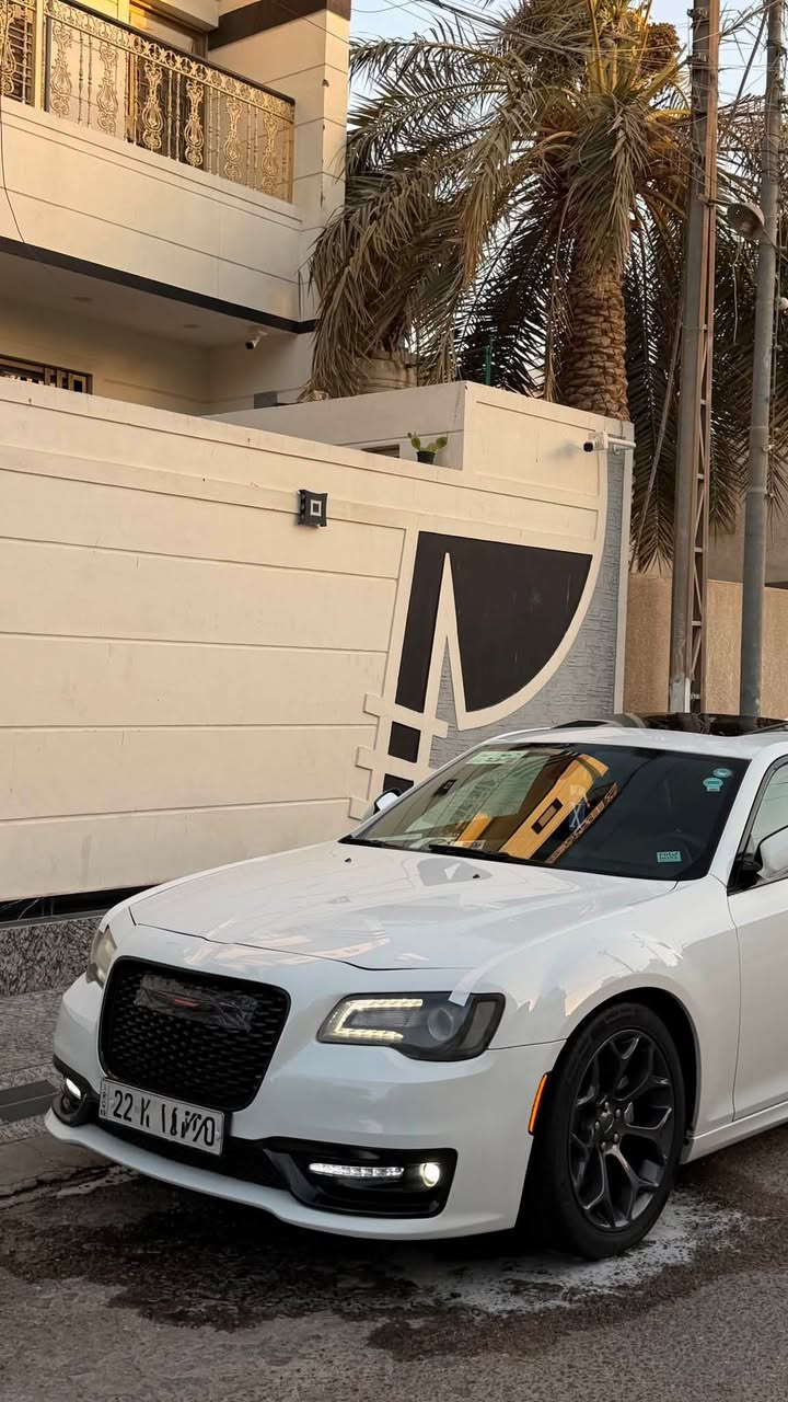 السلام عليكم كرايسلر اوباما موديل 2018 كندي كلين تايتل رقم اربيل تحويل او وكاله فول مواصفات S بانوراما شفتات ستيرن كشنات جلد عينه 260 ماشيه 75 جديده السياره. 
السعر:260
العنوان: بصره 
رقم الموبايل:***********
