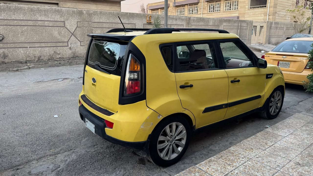 كيا سول موديل 2011 وارد امريكي محرك 2.0L دوش mpi ، داخل احمر، فتحة سقف، المحرك والگير بحالة سليمة.

السعر 75$
السيارة بيهة ملاحضات ونقوصات،
للأستفسار ماسنجر
أو واتساب *********** بغداد, العراق
