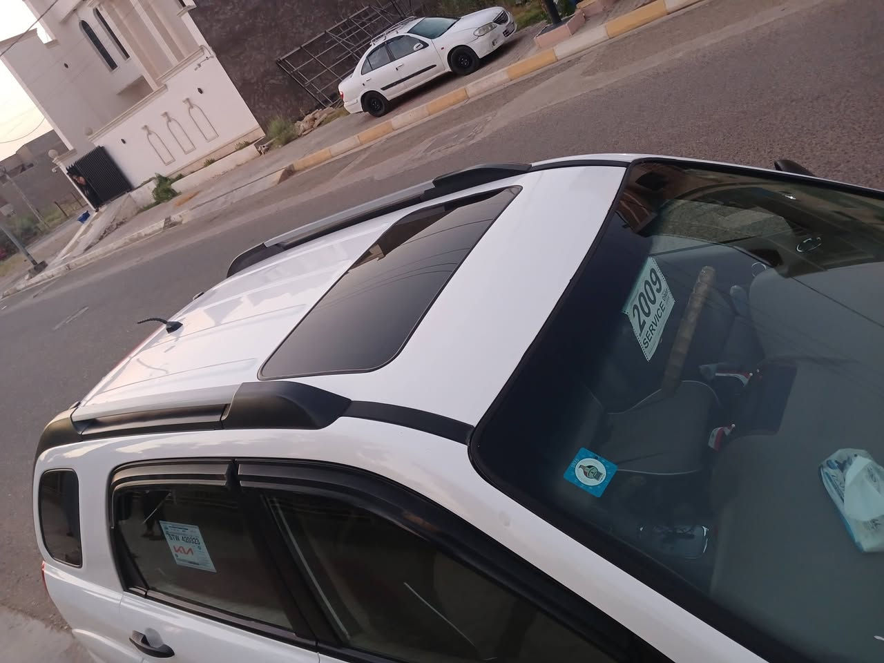 سلام عليكم سبورتج ٢٠٠٩ سياره جديده مابيه نقص تخم تاير داخل صاج فتحه بالقماره رقم بغداد الدولي الجديد تحويل مباشر بسم صاحبه بيه صبغ باب عكس السائق شرط بدون فتح وبدون دواخل كير محرك عل بلاد بدون فتح وبدون تنقيص وبدون تبخير وبيه سونار اني مكلف بالنشر السياره الاخويه وهاذا رقمه *********** الي يحب حياكم الله مكان السياره الانبار السعر ١٢٠وبيه مجال
