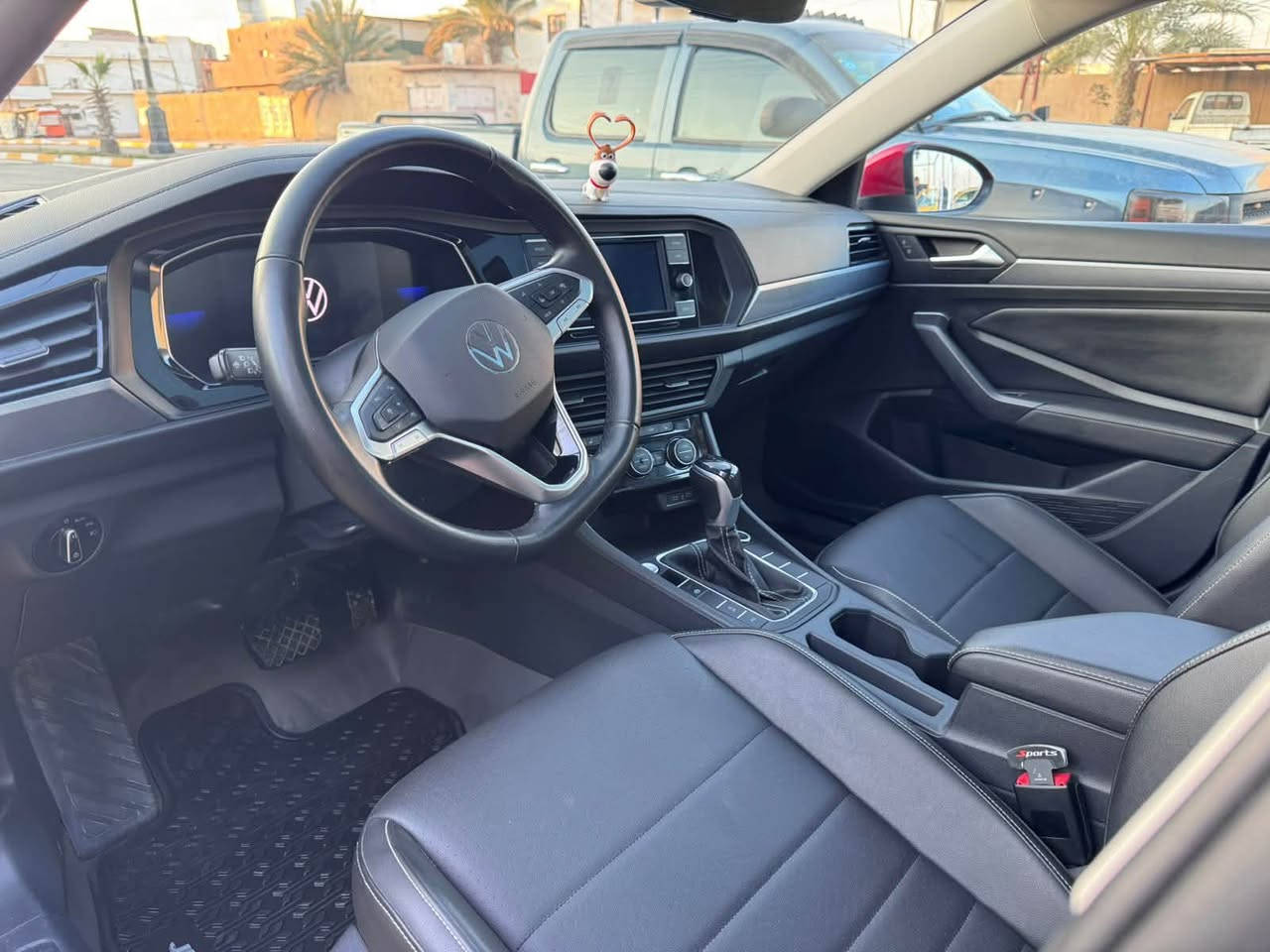 🚗 للبيع – VW Jetta 2023 SE Plus 🇩🇪

لون أحمر – استخدام شخصي – السيارة باسمي (رقم اربيل)

🔹 المحرك: 1500 تيربو

🔹 العداد: 64000 كيلو

✨ مواصفات فئة SE Plus :

• دخول ذكي + تشغيل عن بعد
•بصمة تشغيل
• مقاعد جلد
•گيجات دجتال
•هاندبريك بصمة
•هيتر مري جانبيه
• كرسي السائق كهرباء مع دعم فقرات الظهر 
• تدفئة مقاعد أمامي 
• فتحة سقف بانوراما

• شاشة ذكية + Apple CarPlay & Android Auto

• رادار أمامي وخلفي 

• نظام مانع تصادم أمامي وخلفي

🚧 الحالة:

• ضرر خفيف موضح بالصور 
•صبغ قطعتين جنطه وجاملغ خلفي 
• جميع الإيرباكات سليمة 

🔧 الصدر وكلشي شركة ماملعوب بيها نهائياً ولا گلوب مشتغل بالدشبول

🛞 تايرات جدد

⛽ استخدام بنزين محسن فقط ودهن راڤينول او ادينول

💰 السعر:15000$ – قابل للتفاوض

بيع او مراوس بهايلندر 22 او سورنتو 23

للاتصال على الرقم / ‭***********‬  / احمد عامر السامرائي
