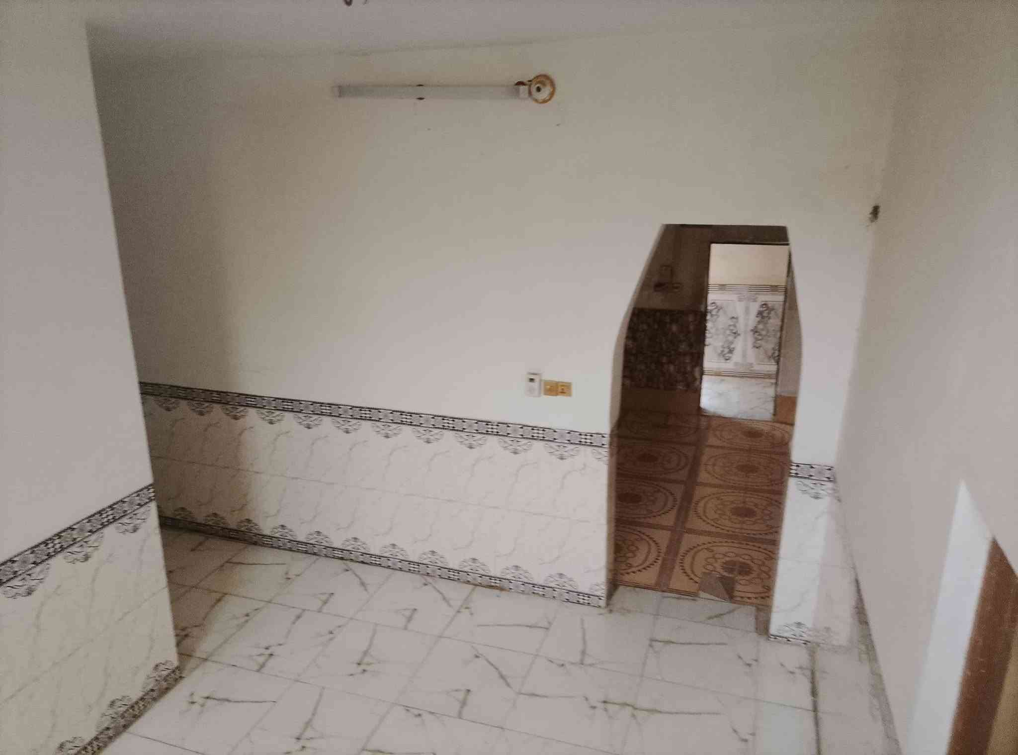 بيت طابو صرف للبيع المساحه 230،البيت يتكون من اربع غرف نوم وصاله وديوانيه وحمامات خارجيه وداخليه 
البيت طابقين العنوان الصوب الثاني يم محطات الماي الارز 
للاستفسار الاتصال ع الرقم ***********
