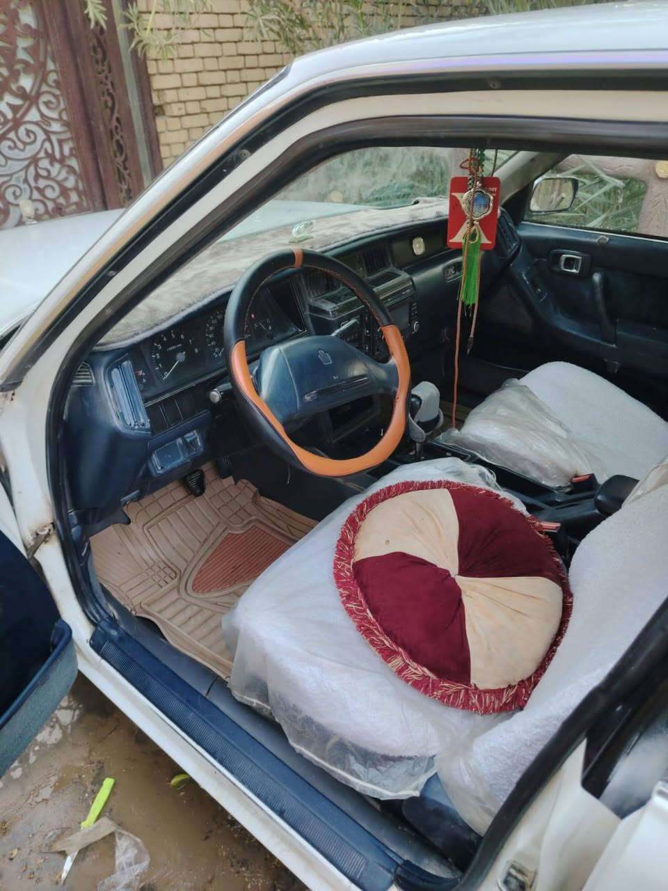 سلام عليكم للبيع او مراوس حسب القناعه 
سيدان تكم يسره بلاد كفاله عامه من كص ونقل والعيب الشرعي والضربه فقط رشه جماليه تبريد قطعتين خير من الله مكينه وكير اثنين اونص ففتي كارتون حداديه نفض تخم تاير مانقصها برغي كهربائيات كلها كامله من الركن لركن رقم بغداد الدولي مداور ثاني يوم مكان ناصرية مركز  ***********
