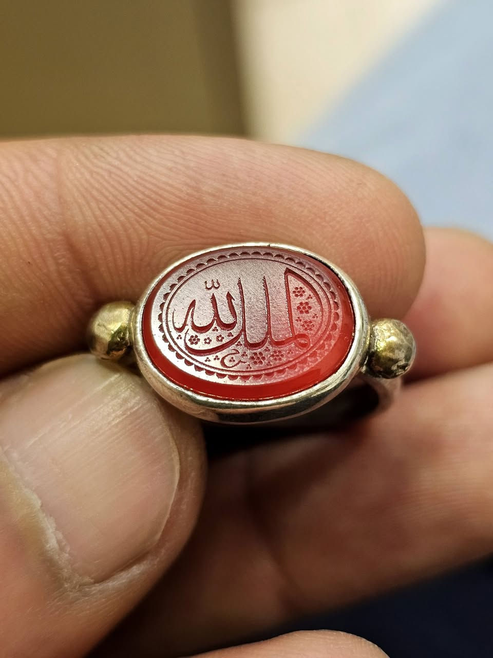 عقيق يماني خط يدوي مكتوب (الملك لله )
خط جميل وصياغه جميله
للتواصل ***********
