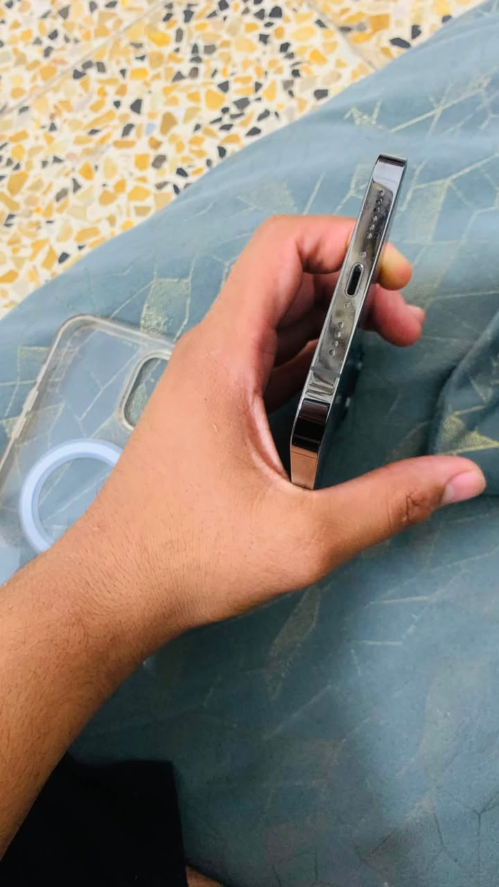 السلام عليكم
ايفون 12برو ماكس 
جهاز جديد 
نظافته95%100
شخط ما بي كلو شرط 
نورمال ويا كارتونه مالو 
وشاحتو الاصليه شرط 
تك سيم بي شريحه اضافيه
مبدل بطاريه فقط اصليه من شركه 
قطاره بل شحن 
سعر450بي مجال بيع مستعجل 
رقم***********/رقم وتساب
***********

