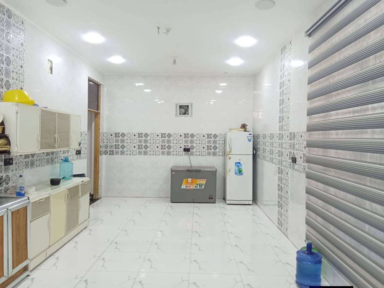 بيت للبيع الكوت البيضاء الكارضيه طابوك ركن على سده مقابل صالح الحلاقة العبودي مساحته 550 
***********
