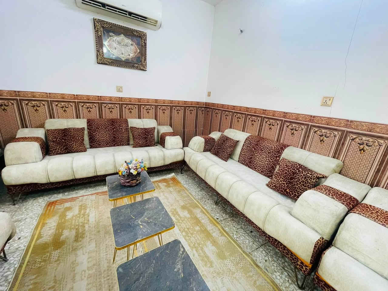 تخم تزكام تكمه ثكيل جدآ بلوك اسود  ١٠ مقاعد ما بيه اي ضرر كوشات هديه السعر ٣٢٥ وبي مجال العنوان البلديات الرقم ***********
