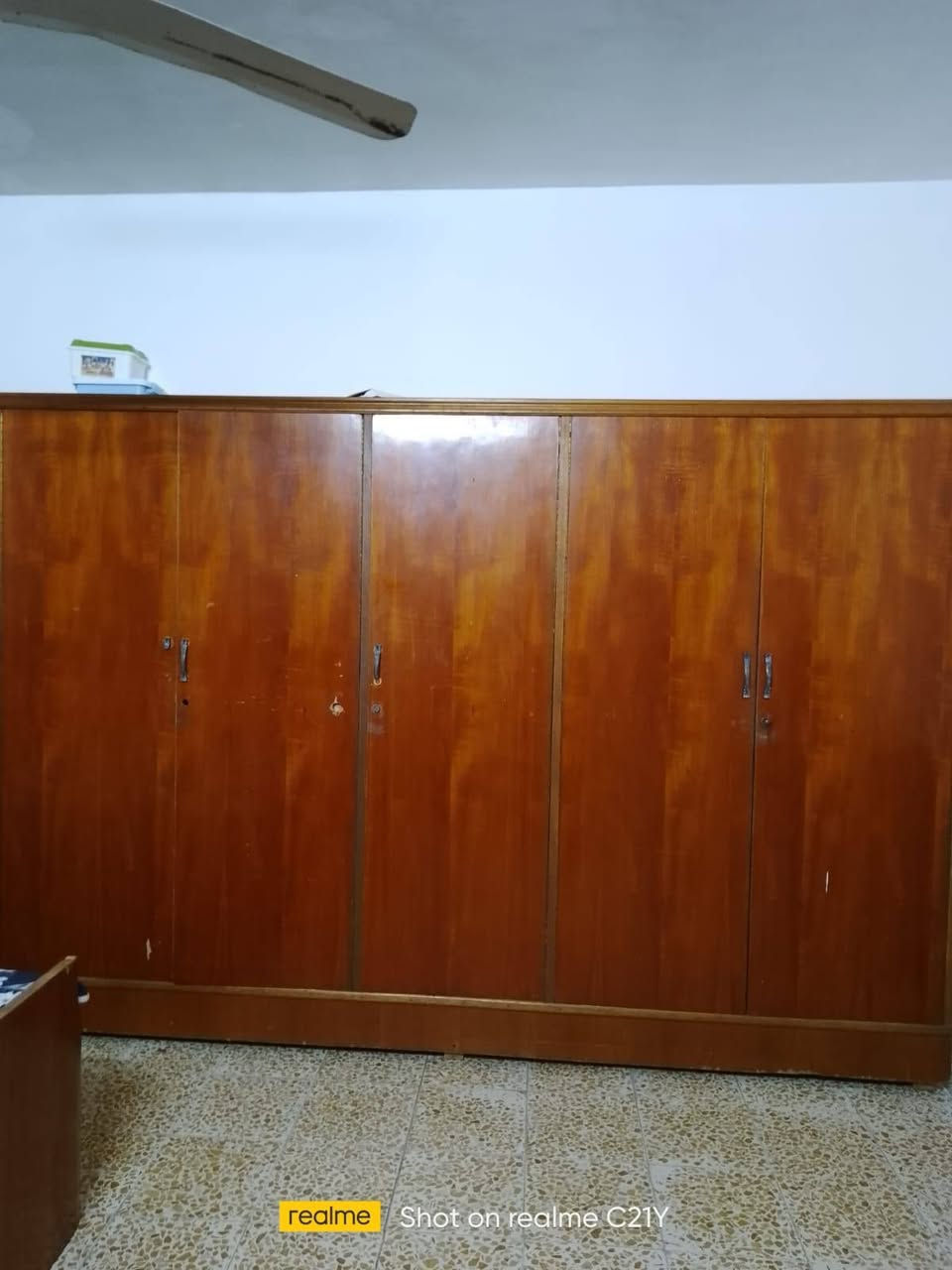 غرفه للبيع خمس أبواب داخل خارج صاج السعر 300 وبيها مجال استفسار ***********

نص مكتوب في الصور:
- realme Shot on realme C21Y