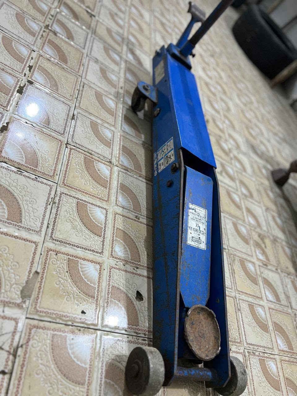 السلام عليكم 
جك ايطالي اصلي 
جديد شرط الشغل 
المكان.  النجف ***********
