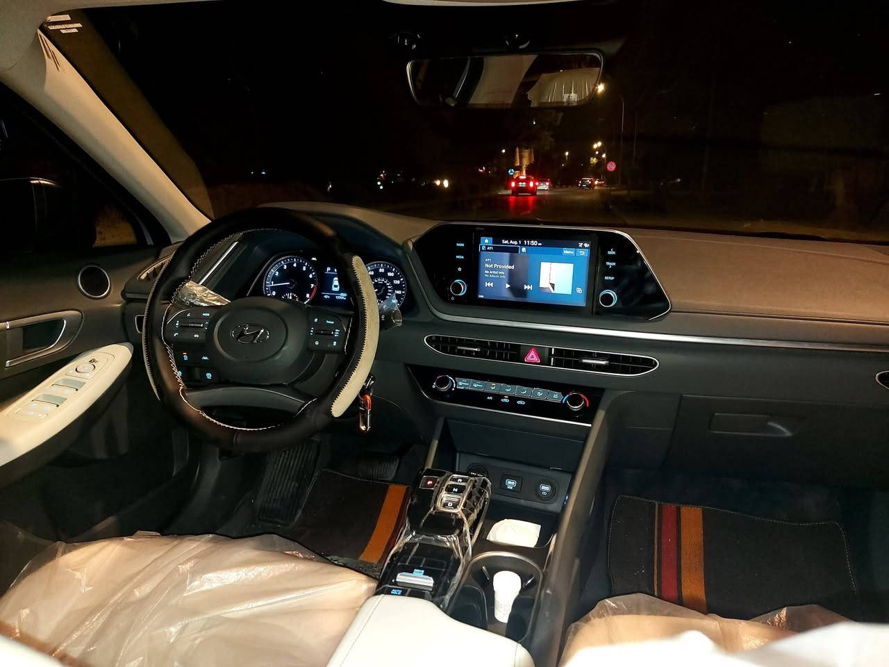 سلام عليكم
Sonata 2023 2.5L SE
السيارة وارد أمريكي حادثها خفيف كلش فقط الجاملغ الأيسر الأمامي معدل و راجع نفسه لا صبغ و لا دواخل و لا أي شيء 
رادار أمامي تفاعلي
رادارت جانبية تفاعلية
رادار خلفي تفاعلي 
المرايات تعتيم ذاتي كلهن 
مثبت سرعة
أوامر صوتية 
نظام خروج عن المسار 
قيادة شبه ذاتية
تحديد مسافة بينها و بين السيارة الأمامها 
Auto start stop engine 
4 وضعيات قيادة 
سايد بريك كهربائي {دگمة}
أوتو هولد 
داخل أبيض 
كامرة خلفية مزدوجة 
بك لايتات لدات
لايت لد و عدسات 4 لكل لايت
شاشة حجم 8 إنج تدعم أبل كار بلي و أندرويد أوتو وايرليس {بدون واير}
السيارة ما بيها أي مسج و لا كلوب مشتعل و نظيفة كلش بالواقع أحلى من الصور أستخدام قليل كلش ماشية 15 ألف ميل فقط السيارة سنوية بأسمي رقمها بغداد حلو و كتلوكاتها و دفاترها كلشي موجود و كلشي جاهز بيها على آخر حباية و بالعافية على الياخذها 
السعر 17,200 دولار 
مكان السيارة - الحلة
للتواصل و الأستفسار أكثر 
***********
