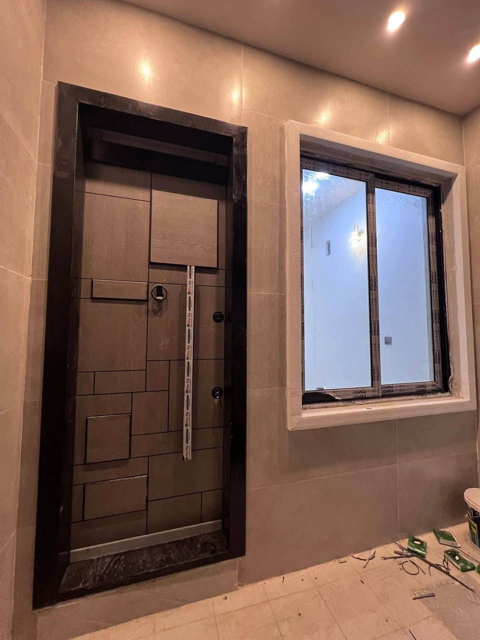دار 🏠 للبيع
المساحه 75م
بناء 2026
يحتوي على صالة ومطبخ 
وخدمات 2 
وثلاث غرف نوم 🛌 
العنوان حي الجهاد ديوان المخابرات 
الاستفسار *********** ☎️
