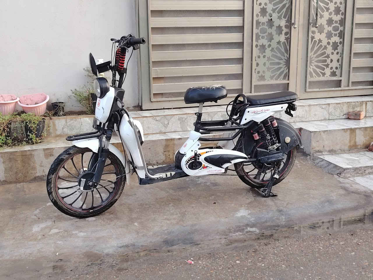 السلام عليكم
دراجه شحن شغاله فقط بدون بطاريات جيب وياك بطاريات وفحص كلها تشتغل كهربائيان ع فحص سعر 100 الف
***********
