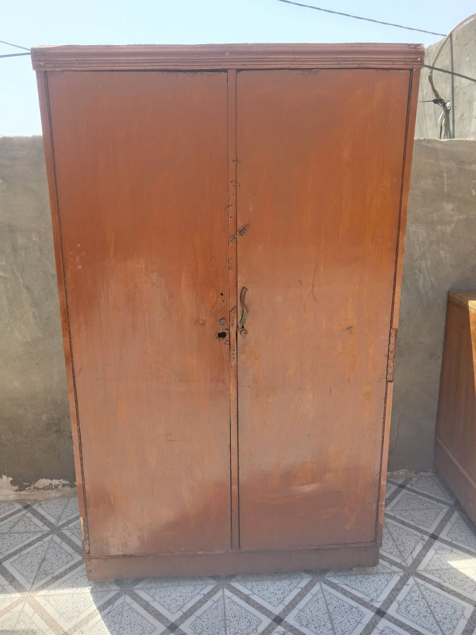 سلام عليكم بوفيه طوله مترين ونص نضيفه فقط عوزه سويجات كنتور خانتين كلش نضيف سعرهن ثنينهن ب 200 وبيهن مجال نضاف فقط عوزهن سويجات مكاني شطره ***********
