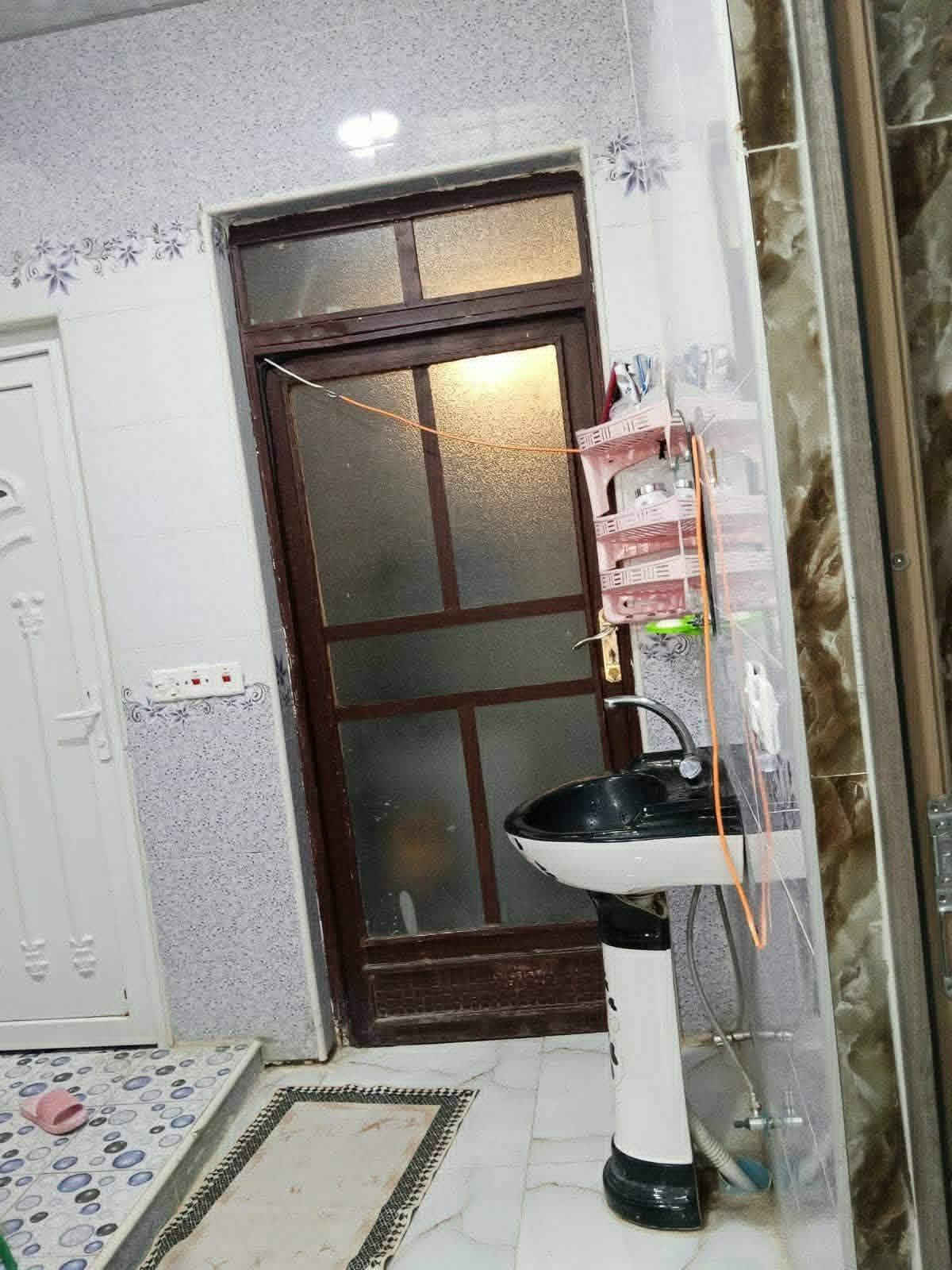 بيت للبيع في حي الأول خلف جامع الياسين مساحه 180 متر سند ابيض سعر 45 نتصل على رقم *********** وتساب
