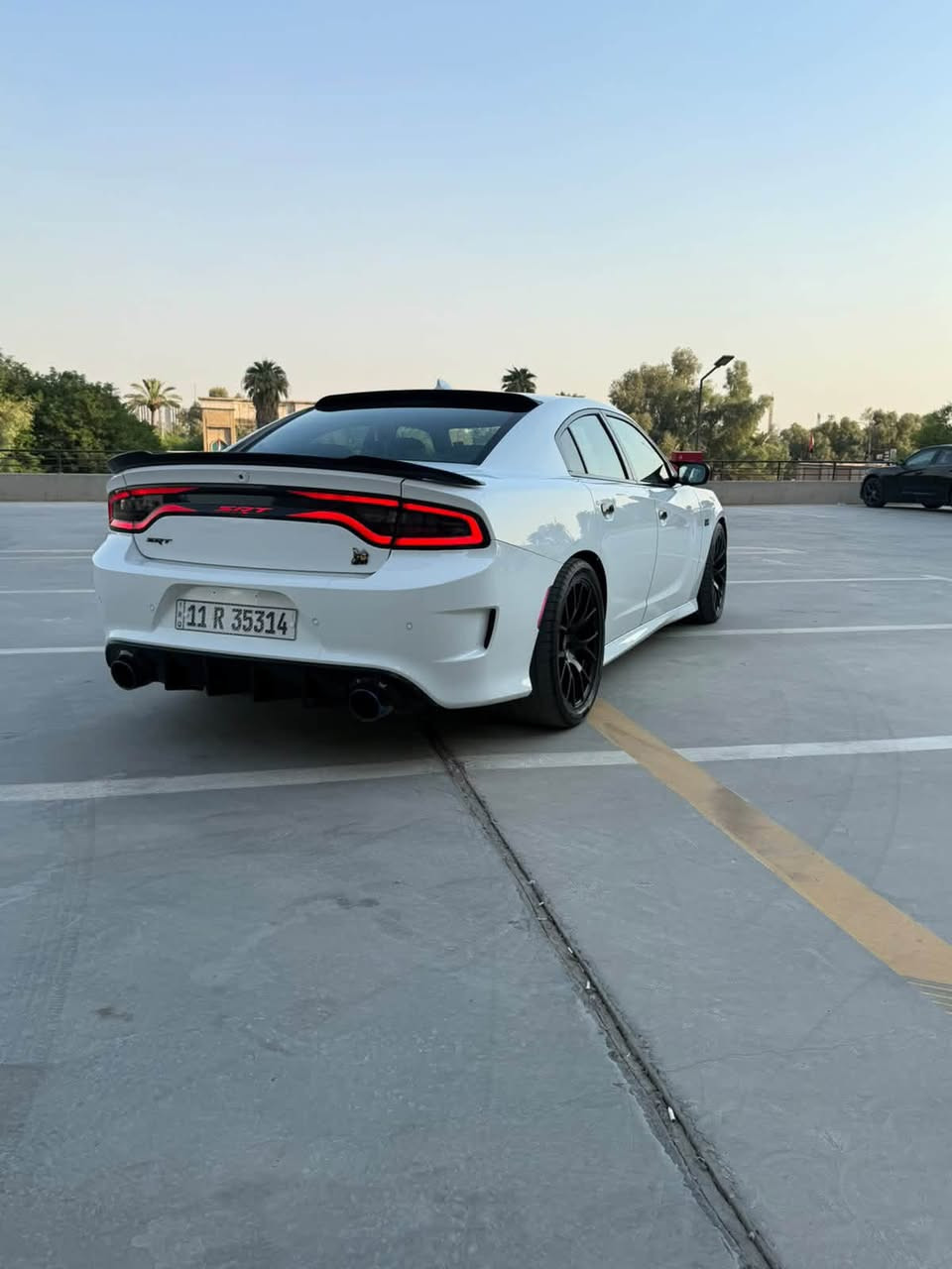 سلام عليكم شباب 
جارجر سكات باك للبيع 
موديل 2022 
اللون ابيض 
مكينه V8 / 6400ccm
ماشيه : 40 m 
رقم بغداد بأسمي والتحويل ثاني يوم 
المواصفات 
——————————-
كشنات كنتاره احمر مختم ( سكات باك ) 
فجوج بريمبو 6 بستم 
اكسل قفل 3.9 
كير 8 نمر 
دبات موبار سود
شاشه كار بلي 
كشنات تدفئه تبريد 
4 مودات قياده 
ذاكرة خزن ميموري 
حساسات خلفيه + جانبيه 
كامره خلفيه 
وباقي مواصفات السكات باك معروفه 
الأضافات 
———————————
لدات اوركال متغير 
وسقف روز رايز

حادثها 
——————————-
جاملغ وبنيد فقط 

* علماً السياره مناقصها اي شي جاهزه مجهزه 
* لا بيها تكحيل ولا بارد وكشرها كلش حلو 
السعر  ورقه وبالعافيه على الي ياخذها
السعر 215وبيها مجال بسيط 
مكاني بغداد / المنصور
هاذا رقمي ***********
