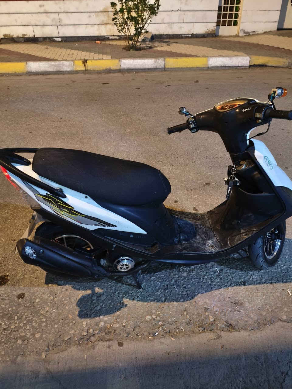 دراجه ماكس عدله للبيع دراجه رمبه صارله شهرين ونص من طالعه من لمعرض دراجه نضيفه تخبل مكينه بلاد مامفتوحه وبيه تعديل بسيط فقط
عقل رياضي
ويل عكرب +تاير جيلاتين
عقل رياضي+ صالنصه fm 
 الاستفسار:  *********** فقط وتساب
