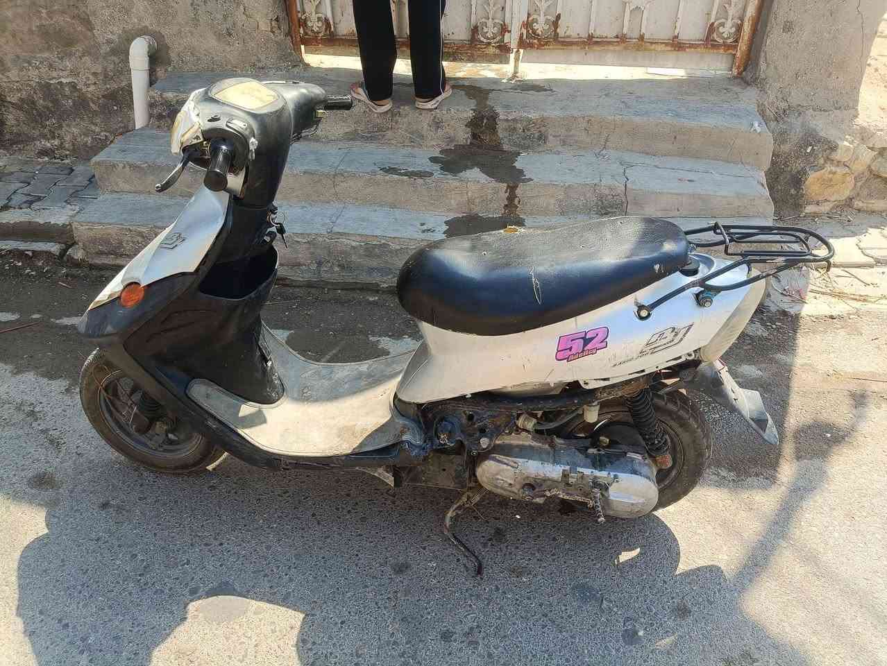 سلام عليكم بيجي  للبيع ٢٢٥وبيها مجال كهربايات شغاله ضويات هورن شاصي على شرط   ***********
