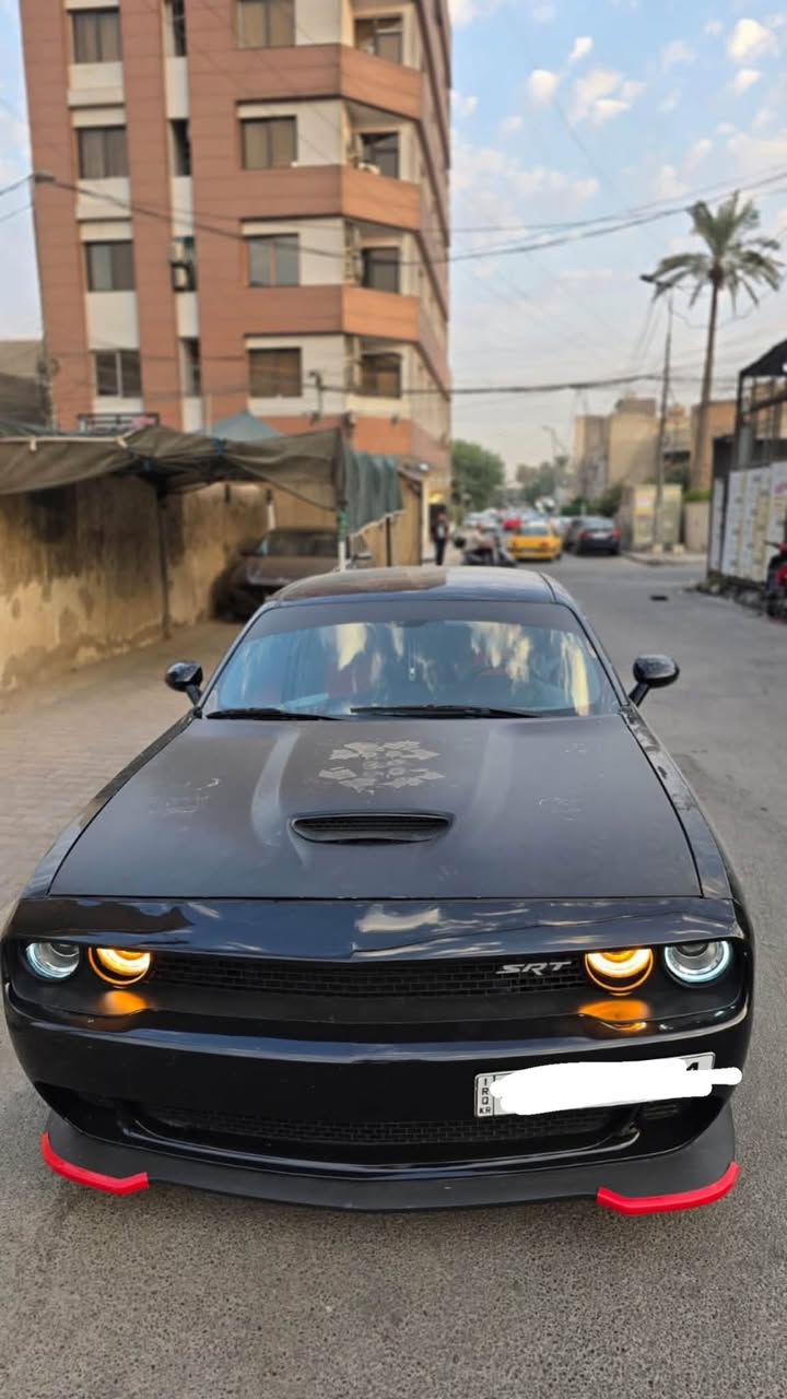 جالنجر 2018 sxt
دفع خلفي مو رباعي
حجم المكينه 3600 
سياره عليها ويل srt 
لحيه srt 
بنيد gt
سياره اني مرتبه وصارف عليها هواي
ممشه السياره 109 ميل
رقم اربيل باسمي
داخل احمر نظيف سياره كامله مكمله نقصها بس تعيد تغليف البنيد اسود طافي 
وصور الحادث مرفقه بالمنشور 
السعر 135 وبيها مجال 
للاستفسار *********** احمد

