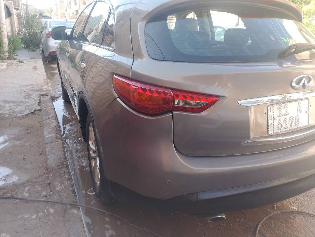 السلام عليكم للبيع سعر مناسب نيسان انفنتي fx35 موديل2010 وارد امريكي ضربته خلفيه بدون ايرباك شواصي لغود مكفولات بيه قطع صبغ ابيع احزام مبدل كير ومكينه وتفرعات جدد مال حاويه سياره كلش نضيفه مابيه اي نقص استخدام شخصي بالعافيه ع الياخذه مكاني بغداد الشعب سعره 95 وماكو هيج نضافه فول مواصفات اعله فأئه بالنيسان رقم بغداد انكليزي هزه جديده رقم مميز اربع ارقام 
1بصمه تشغيل
2بصمه ابواب+جنطه 
3تحكم استيرن جهنتين 
4مانع انزلاق 
5 كشنات كهربائي 
6 سلاد روف فتحه بالقماره 
7 كير اوتو+عادي 
8 كير سبورتs تب ترونك 
9 تدفئة وتبريد بالكشنات 
10 نضام ترحيب 
11 شاشه اندر ويد حديثه 
12 كاميرا خلفيه
13داش كام مال حوادث 
14 خزن بالكشن يخزن وضعيه جلوس السائق 
15 خزن اقراص دمام بلادي 
16 لايت زنون عالي ناصي 
17 استيرن كهربائي 
18 كشنات جلد 
19 داخل اسود بشرط داخل جديد
20 محرك 6سلندر350بشرط جديد 
21 داخله واسع5راكب
22 جنطه شفط
وبيه بعد هواي مواصفات
*********** بغداد, العراق
