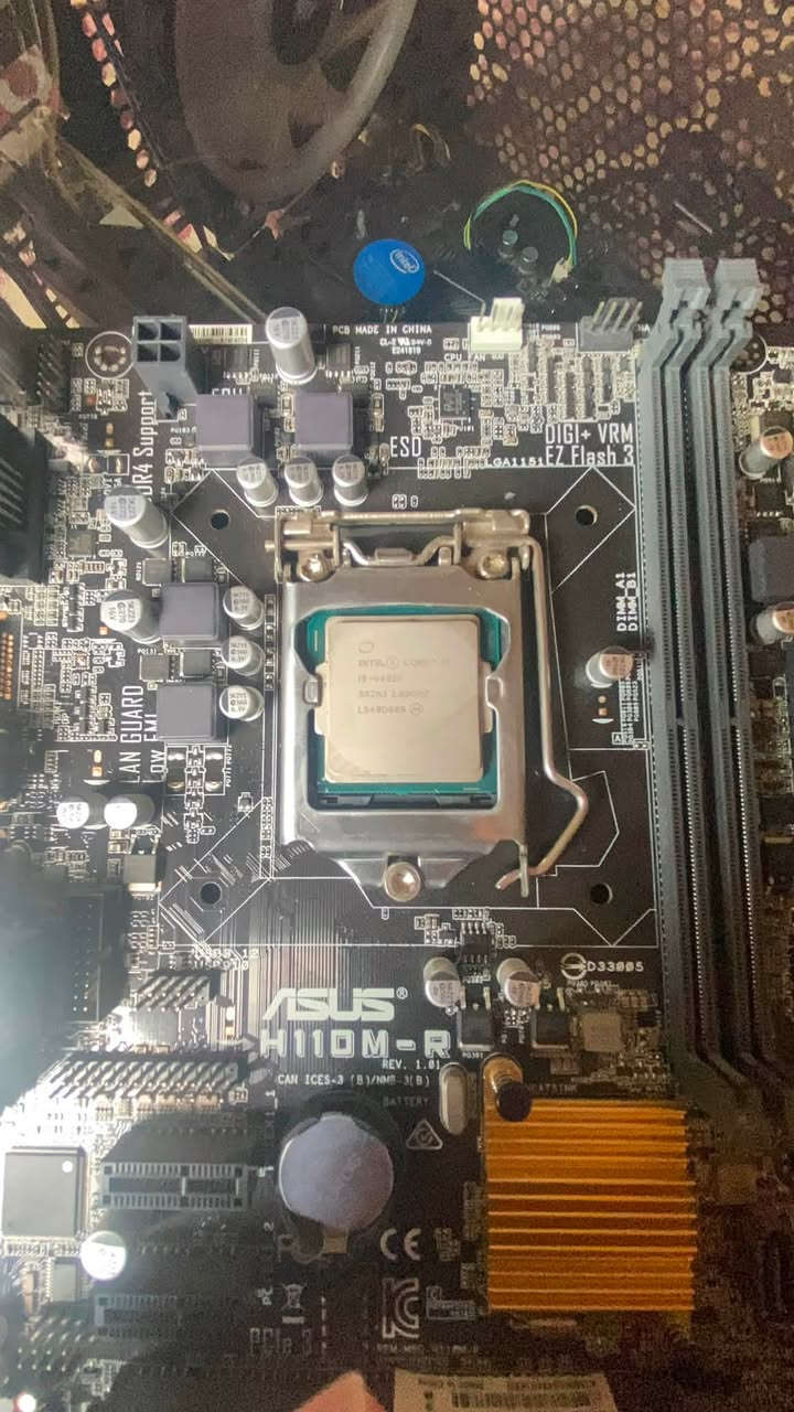 سلام عليكم قطع pc لبيع
شاشة حجم ٢٢ 60هيرتز بيه سبيكرات نظام محوله ٢٠ wt اقتصاديه بل كهرب سعره 65 
كرت شاشه gtx 1050ti asus rogحرارته 65 تحت الضغط سعره 85

بورد h110  m asus مع معالج i5 6402p بورد ومعالج  ابيع سوه سعرهم  75 
الاسعار بيه مجال 
مكاني موصل يوجد توصيل ***********
