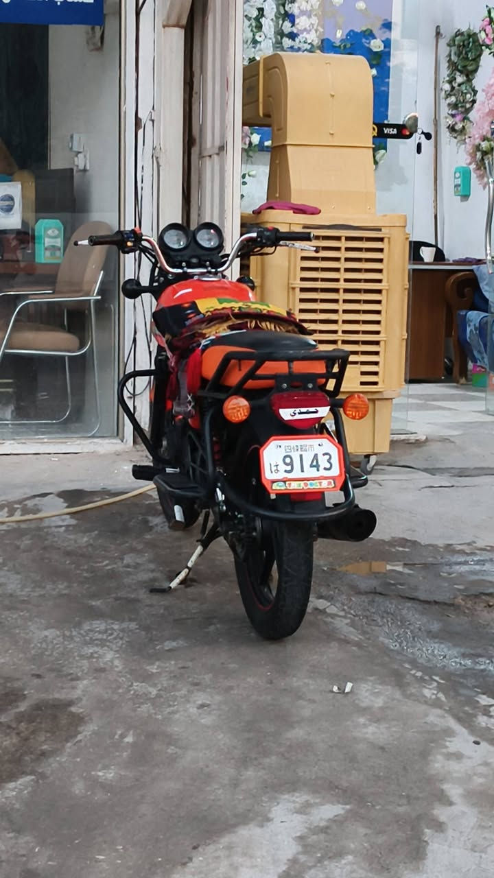 مر خصت ابو الكروب
دراجه دايون نفخ 21
محرك 200cc
اوراق اصولي الدرجه ما مفتوح بيه شي نضافه فولل شوف عينك 
سعره. مليون600 وبيه مجال 
رقم:***********
مكاني كربلا قرب مستوصف حي الحر
